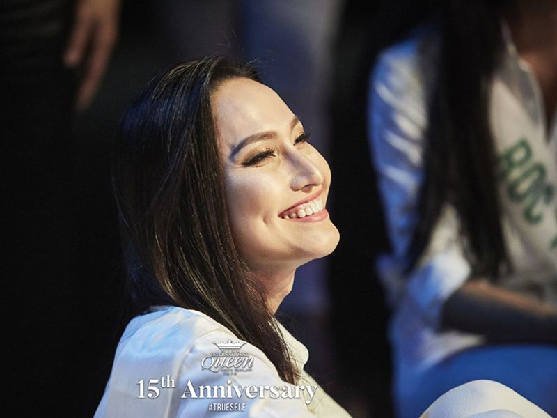 Vẻ tươi tắn giúp Hoài Sa thường xuyên lọt vào ống kính máy ảnh của ban tổ chức cuộc thi.