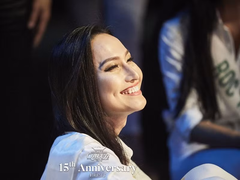 Vẻ tươi tắn giúp Hoài Sa thường xuyên lọt vào ống kính máy ảnh của ban tổ chức cuộc thi.