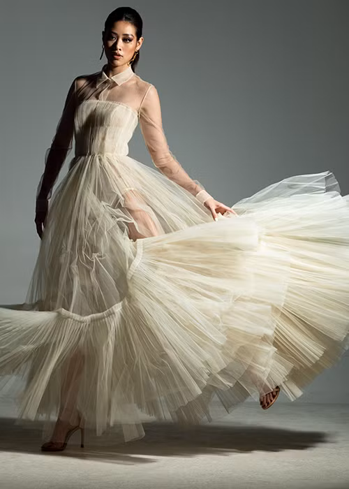 Nàng hoa hậu khéo khoe vóc dáng gợi cảm trong bộ ảnh mới.