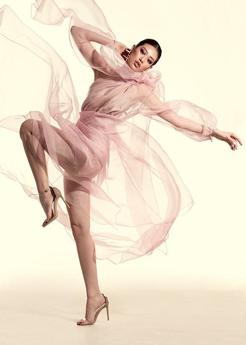 Hoa hậu Hoàn vũ Thế giới là đấu trường sắc đẹp danh tiếng vì vậy, Khánh Vân muốn mang đến cuộc thi không chỉ là số đo hình thể gợi cảm mà còn là sự tự do, phóng khoáng trong suy nghĩ, chiều sâu trong con người.