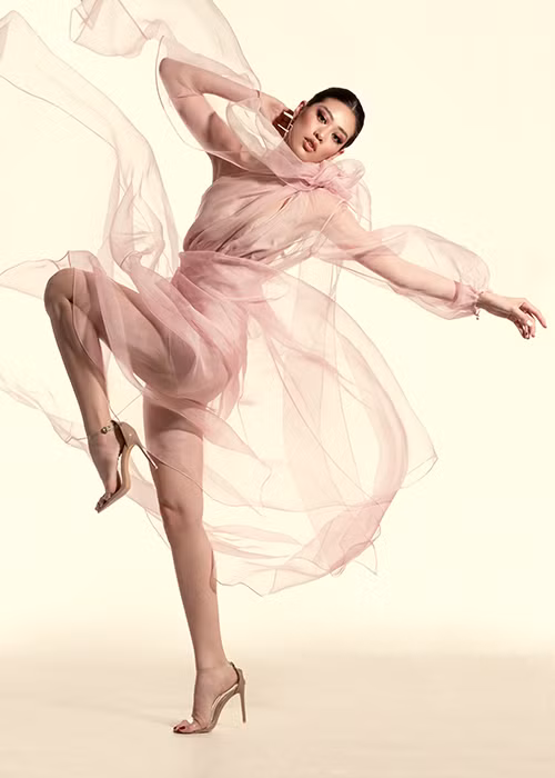 Hoa hậu Hoàn vũ Thế giới là đấu trường sắc đẹp danh tiếng vì vậy, Khánh Vân muốn mang đến cuộc thi không chỉ là số đo hình thể gợi cảm mà còn là sự tự do, phóng khoáng trong suy nghĩ, chiều sâu trong con người.