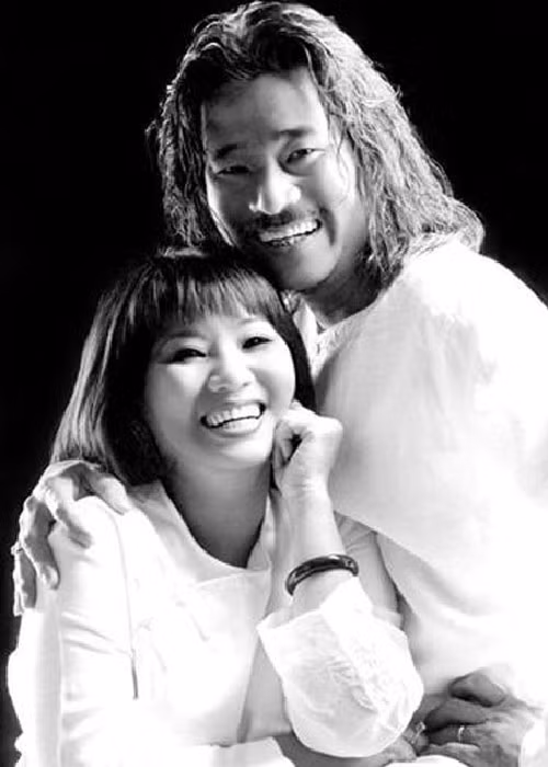 Vợ chồng nghệ sĩ Cẩm Vân - Khắc Triệu góp vốn hàng chục tỷ đồng vào kinh doanh thủy sản. Tuy nhiên vì cả tin vào bạn bè và chưa có kinh nghiệm thương trường, hai nghệ sĩ này đã phải nhận quả đắng.