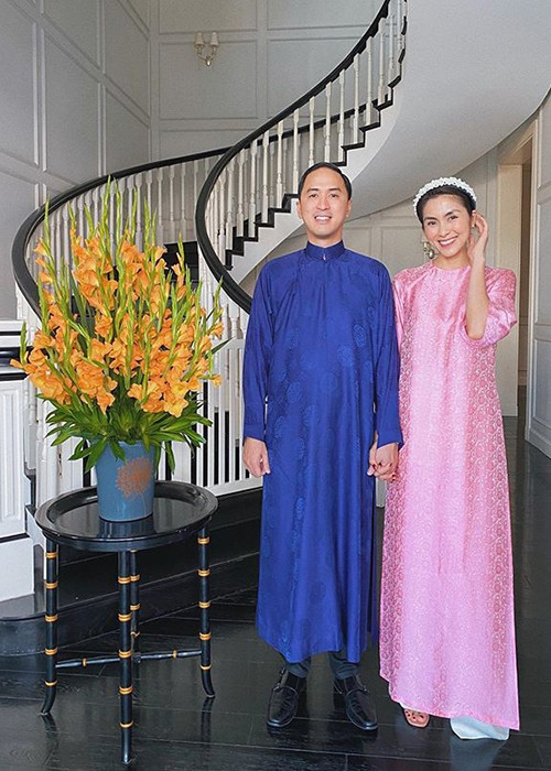 Cả hai bên nhau không rời khiến nhiều người phát ghen.