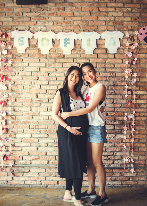 Chị chồng của Hà Tăng - Stephanie Nguyễn từng khoe đồ ăn mà Tăng Thanh Hà mang vào bệnh viện trong thời gian sau sinh. Stephanie Nguyễn còn cho biết, đồ ăn của em dâu rất ngon và giúp cô bồi bổ sức khỏe.