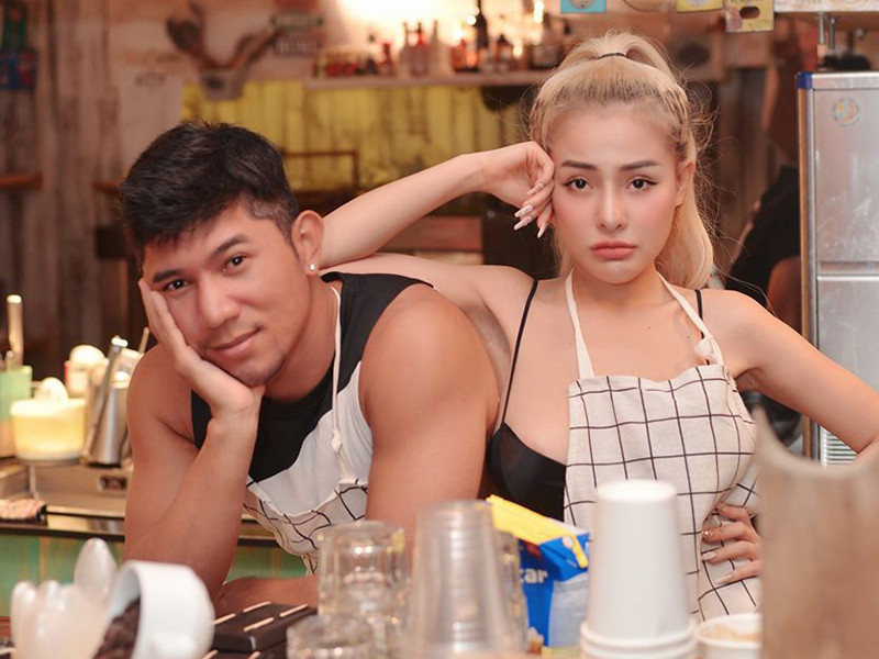 Tháng 4/2019, Ngân 98 và Lương Bằng Quang bất ngờ xác nhận chia tay sau thời gian yêu và sống thử. Theo Ngân 98, cô chia tay Lương Bằng Quang vì phát hiện bạn trai cũ ngoại tình ngay ở nhà. Ngoài ra, hot girl đến từ Bình Định còn tố Lương Bằng Quang bòn tiền, đối xử với cô như osin. Tuy nhiên, sau ồn ào, Ngân 98 và Lương Bằng Quang bất ngờ tái hợp, tình cảm mặn nồng như chưa hề đấu tố nhau.