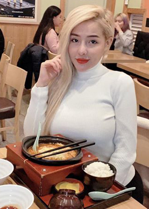 Trong khi Lương Bằng Quang đứng về phía Ngân 98 thì nhiều người cư dân mạng lại không tin rằng hot girl này bị gài bẫy bởi lẽ đời tư của Ngân 98 vốn rất thị phi. Tháng 12/2019, Ngân 98 bị lộ clip khỏa thân, có hành động phản cảm.