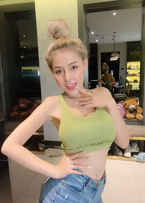 Lương Bằng Quang bênh vực Ngân 98. Anh cho biết bạn gái của anh chắc chắn không chủ động sử dụng bất kì chất kích thích nào, kể cả rượu bia. Nam nhạc sĩ cho rằng có thể Ngân 98 đã mắc bẫy, uống ly bia hay rượu có ma túy.