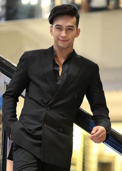 Philip từng tham gia cuộc thi Most Eligible Bachelors của tạp chí dành riêng cho phái đẹp Cleo, sau đó giành quán quân cuộc thi The Face Men. Ảnh: Zing
