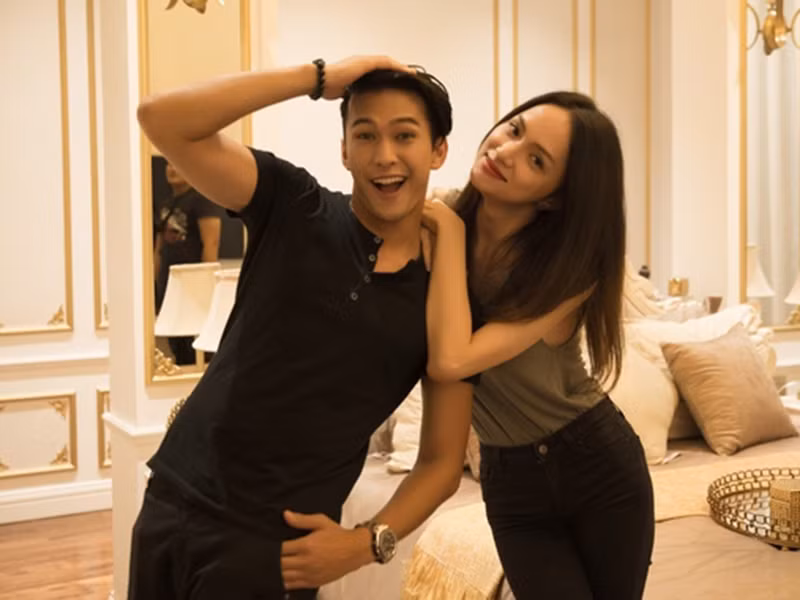 “Khi Giang có một dự án cần diễn viên, chị Lukkade nói ‘A, Philip rất phù hợp’, nên qua đây Giang cũng nhắc lại là chị nhớ đưa Philip đến gặp em nha”, Hương Giang chia sẻ. Ảnh: Yan