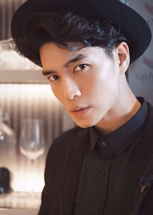 Huy Trần từng được Hương Giang chọn hẹn hò trong chương trình "Người ấy là ai". Tuy nhiên, thời điểm đó, anh đã có người yêu. Bạn gái của Huy Trần là Thảo Nhi.