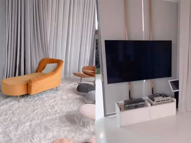 Ngọc Trinh rất hiếu thảo với bố mẹ. Cô biết bố hay ngủ trưa trên chiếc ghế không được thoải mái nên đã quyết định mua một chiếc sofa dành riêng cho bố. Không những thế, biết bố thích hát karaoke, Ngọc Trinh tậu luôn một dàn máy.