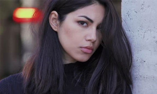 Bong dung cau ban than go cua phong de nghi ket hon...