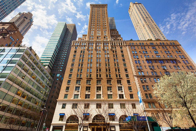 Tuy nhiên, ngoài lợi nhuận từ 2 bất động sản của Vornado, tình hình kinh doanh từ các chuỗi bất động sản bán lâu năm như chung cư hạng sang tại 502 Park Ave, toà nhà số 40 Phố Wall... khá ảm đạm. Số nợ của ông Trump hiện tại vẫn duy trì ở mức 550 triệu USD, chủ nợ lớn nhất là ngân hàng Deutsche Bank. Ảnh: Getty. 