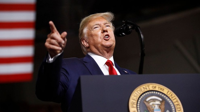 Không như các tổng thống Mỹ đời trước, ông Trump từ chối công bố kê khai thuế thu nhập và luôn đấu tranh với Quốc hội Mỹ và tòa án để giữ kín thông tin tài chính. Sau khi ông nhậm chức tổng thống Mỹ, việc quản lý tập đoàn The Trump Organization dần được giao cho các con ông, nhưng ông Trump vẫn nắm quyền sở hữu. Ảnh: Bloomberg. 