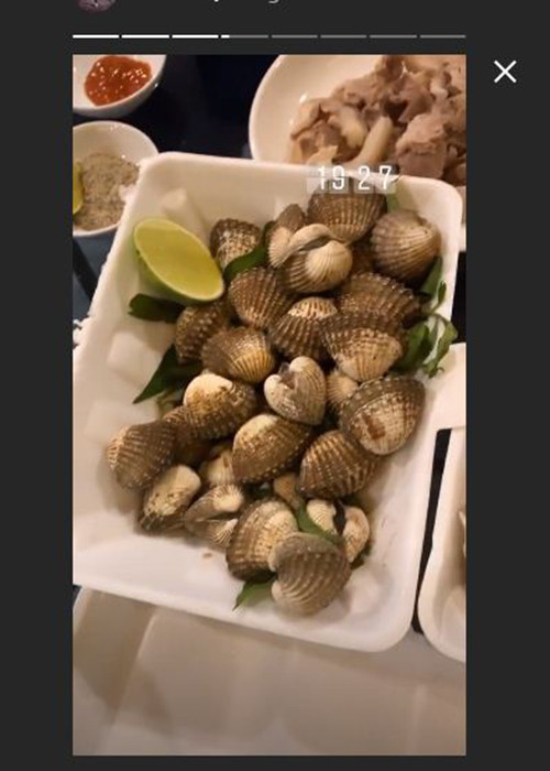 Khắc Tiệp khoe bữa tối khá thịnh soạn khi trở về từ khu cách ly.