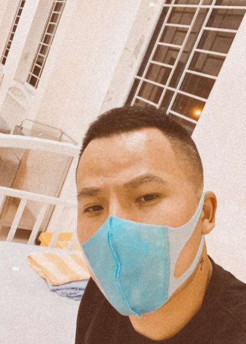 Theo Zing, Vũ Khắc Tiệp từ Italy về Việt Nam ngày 25/2, được quận 2 yêu cầu cách ly cấp độ 1 (hạn chế tiếp xúc và không đi quá xa khỏi nơi cư trú). Đến ngày 29/2, khi Italy công bố dịch nên TP.HCM đã nâng mức cách ly lên cấp độ 3 (cách ly tập trung) nhưng do không có quy định truy cứu những trường hợp trước ngày 29/2 nên quận vẫn để Khắc Tiệp cách ly tại nhà.