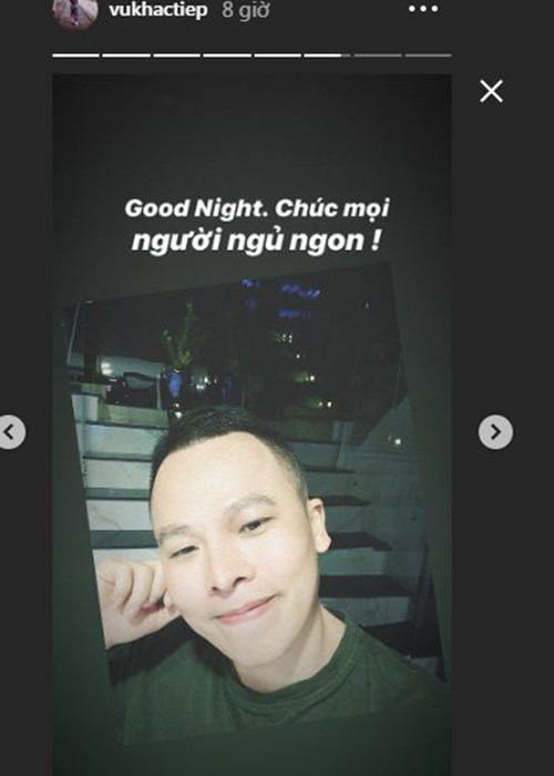 Hình ảnh Khắc Tiệp vui vẻ tối ngày 11/3.