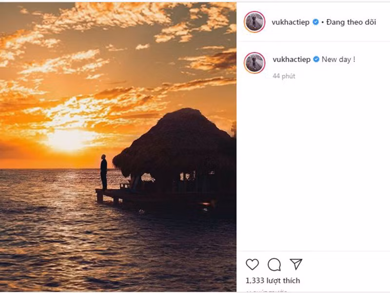 Ông bầu của Ngọc Trinh đăng tải hình ảnh trên biển kèm lời chú thích: "New day" (Tạm dịch: Ngày mới).