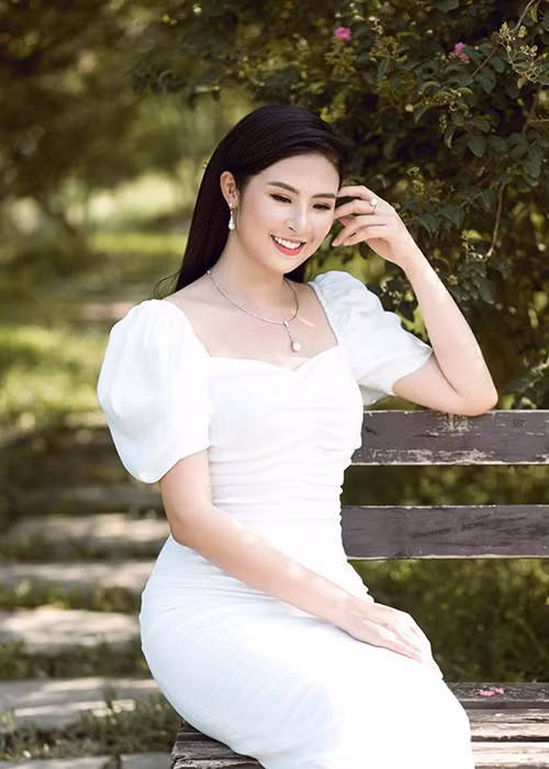 Sự lột xác của Ngọc Hân dường như chứng minh cô xứng đáng với vương miện Hoa hậu Việt Nam.