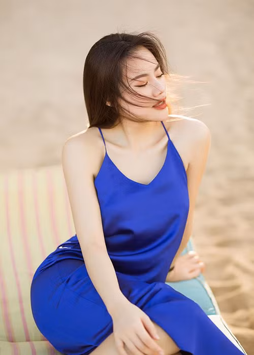 Hà Vi Vi cho biết, cô cao 1m68, nặng 50kg với số đo 3 vòng 87-60-96.