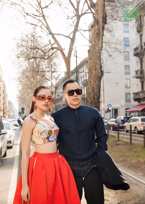 Ve goi cam cua nguoi mau cung Vu Khac Tiep du show thoi trang o Italy