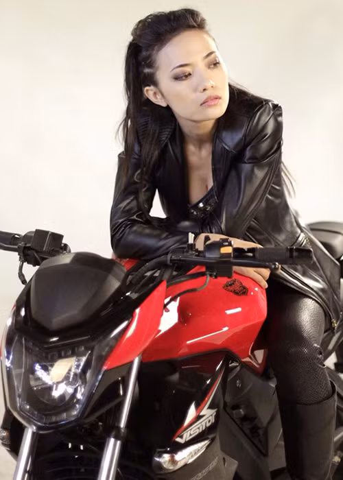 Sau khi được bạn mách nước, Tina Tình đã đi tìm sư cô để coi mình có bị yểm bùa hay không. Theo nữ ca sĩ, sau 4 lần được sư cô chữa bệnh, cô hoàn toàn bình phục. Tinna Tình từng chia sẻ, cô biết rõ kẻ chủ mưu cũng như động cơ ra tay của người đó.