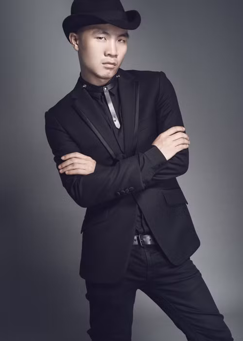 "Tưởng dùng bùa ngải để hại người mà sống yên thân được sao? Hôm nay đau muốn chết, nhưng trời vẫn còn thương tôi lắm. Tôi sẽ cố sống để coi cái ngày mấy người bị bùa ngải quật lại thì sẽ như thế nào”, nhà thiết kế họ Đỗ viết.