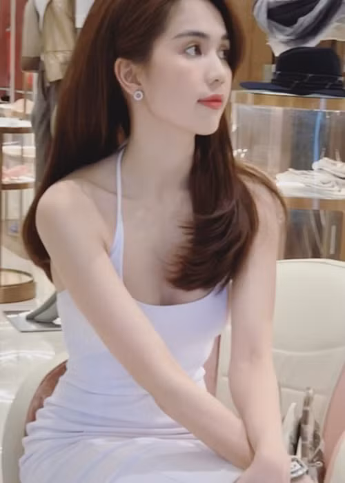 Giữ được nhan sắc trẻ đẹp nhưng trong tình duyên, chân dài gốc Trà Vinh lại khá lận đận.