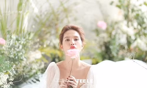 Chân dài gốc Trà Vinh hóa cô dâu gợi cảm.