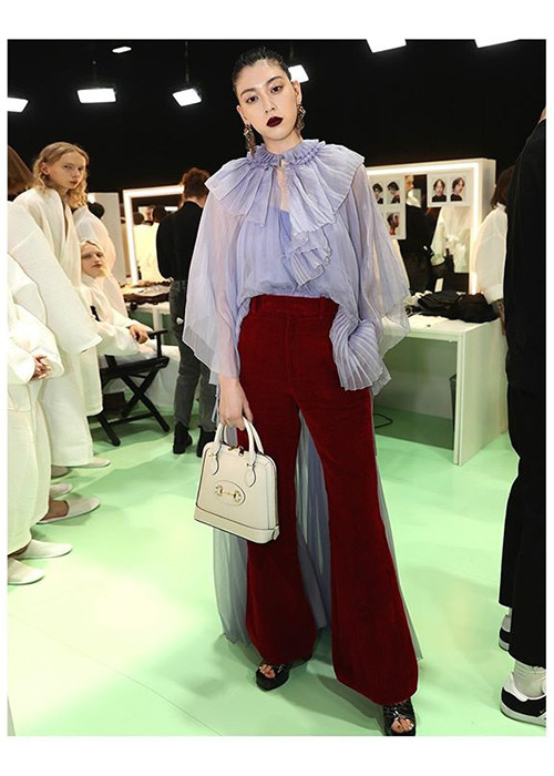 Show diễn của Gucci còn có sự tham gia của mỹ nhân Ayaka Miyoshi. Cô là một trong những mỹ nhân đáng chú ý của làng giải trí Nhật Bản.