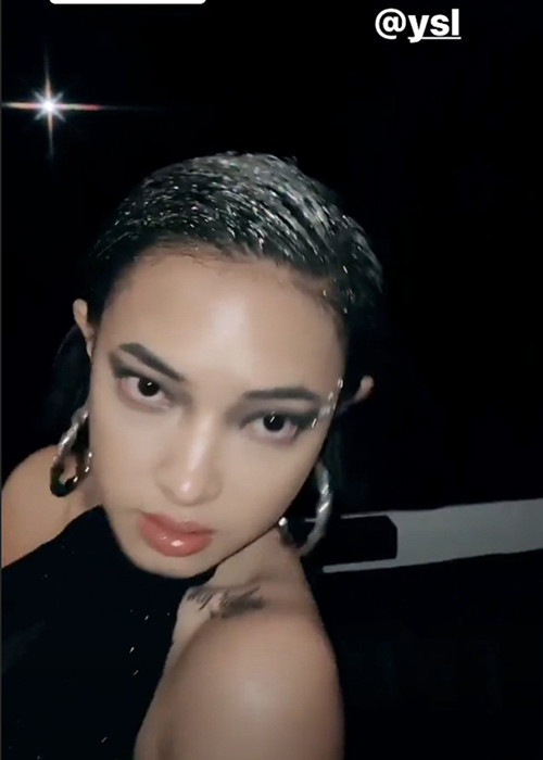 Châu Bùi dự show của Saint Laurent. Khi về nước vào ngày 5/3, hot girl ngay lập tức được cách ly tập trung phòng Covid-19. Mời quý độc giả xem video "Trung Quốc tìm ra điểm yếu của Covid-19". Nguồn VTC Now