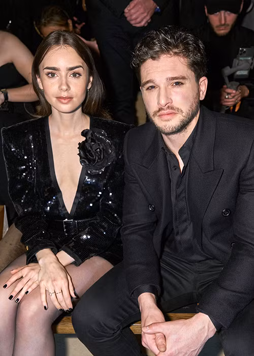 Nữ diễn viên được săn đón nhất nhì Hollywood Lily Collins cùng Kit Harington theo dõi BST Thu – Đông 2020 của Saint Laurent.