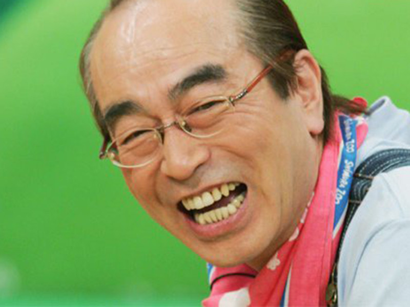 Ken Shimura có những chiêu hài gần gũi, dễ hiểu, đặc biệt là biểu cảm khuôn mặt đa dạng. Trong cuốn hồi ký, ông tiết lộ bản thân lấy cảm hứng từ diễn viên hài người Mỹ Jerry Lewis. Ảnh: Thời đại plus