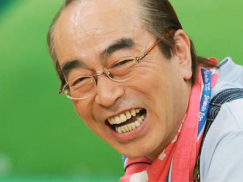 Ken Shimura có những chiêu hài gần gũi, dễ hiểu, đặc biệt là biểu cảm khuôn mặt đa dạng. Trong cuốn hồi ký, ông tiết lộ bản thân lấy cảm hứng từ diễn viên hài người Mỹ Jerry Lewis. Ảnh: Thời đại plus