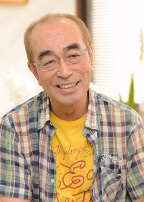 Ken Shimura sinh năm 1950, là nghệ sĩ kỳ cựu của làng giải trí Nhật Bản. Sau khi tốt nghiệp trung học, ông khởi nghiệp với vai trò thành viên nhóm hài Drifters. Ảnh: VOV