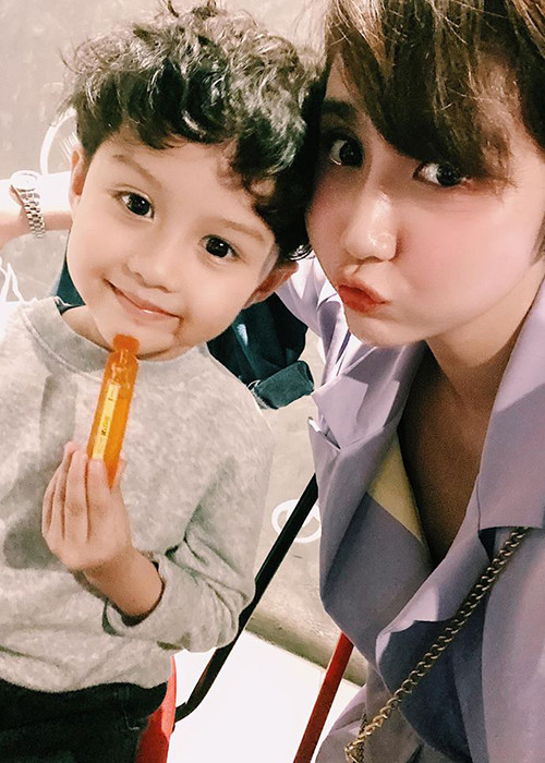 Ngoài công việc đóng phim, kinh doanh, Huyền Lizzie hiện dành thời gian chăm sóc con trai.