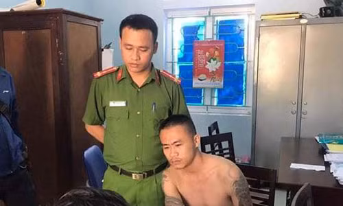 Con trai pho cong an xa bi ke nghi ngao da danh nhap vien