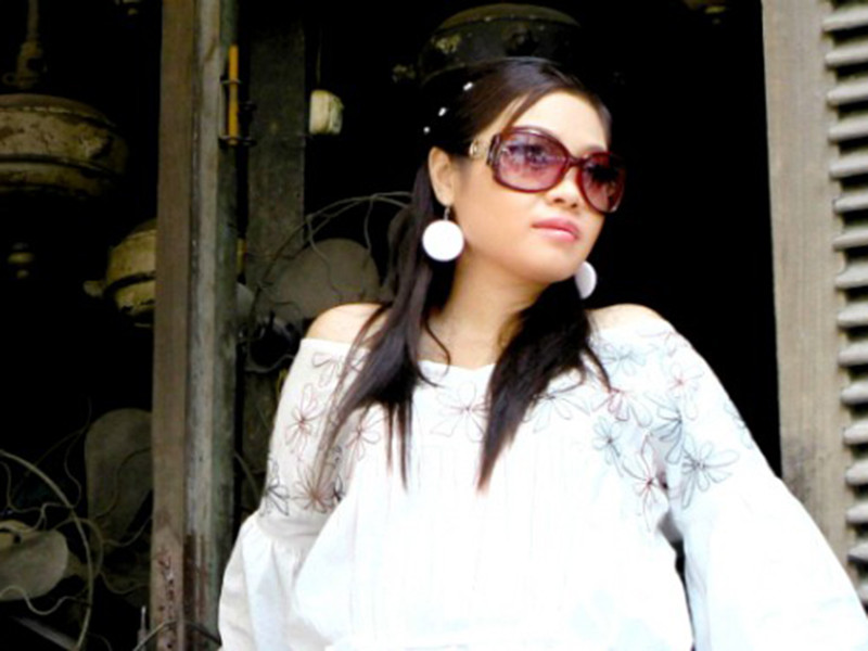 Cùng với đam mê ca hát, Ngọc Khuê theo học tại Nhạc viện Hà Nội để nuôi dưỡng ước mơ trở thành cô giáo. Hiện tại, cô là giảng viên Thanh nhạc tại trường Đại học Văn hóa Hà Nội.