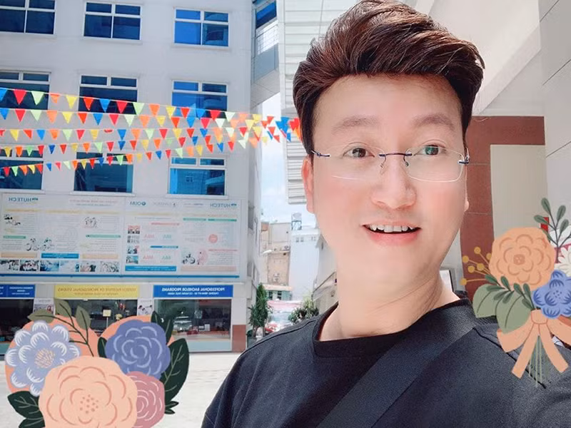 Gần đây, ca sĩ Sỹ Luân đã nhận được căn hộ tại quận 10, TP Hồ Chí Minh. Tuy nhiên, anh lại muốn dọn về ở quận 7 vì vậy rao bán căn hộ.