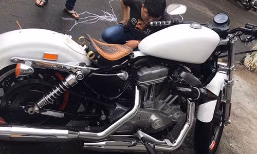 Phat hien xe mo to sieu sang khong ro nguon goc tren tau hoa