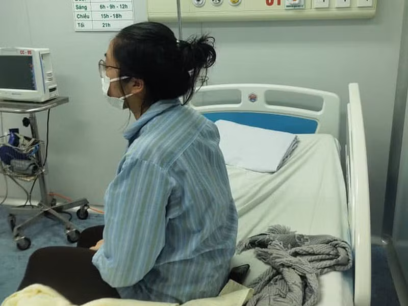 Báo Lao động cho hay, GS-TS-BS Nguyễn Tấn Bỉnh, Giám đốc Sở Y tế TP cho hay, qua thông tin trên báo chí, bệnh nhân thứ 17 nhiễm COVID-19 tại Việt Nam cùng chị ruột (cũng dương tính với COVID-19) dự các sự kiện thuộc khuôn khổ Tuần lễ thời trang quốc tế Milan (Italy) và Paris (Pháp). Các sự kiện thời trang, văn hóa nêu trên có thể đã có sự góp mặt của các nghệ sĩ ở TP HCM. Ảnh: BSCC