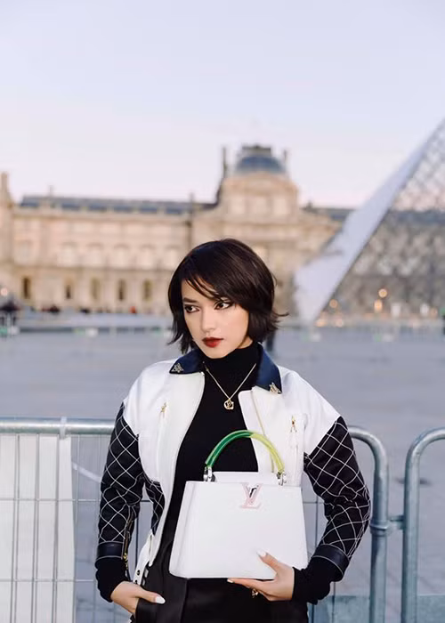 Một số gương mặt hoạt động trong làng giải trí Việt hay hot girl Việt từng dự các sự kiện thời trang ở Milan và Paris trong khoảng thời gian gần đầy gồm Vũ Khắc Tiệp, Châu Bùi, Khánh Linh và Tiên Nguyễn.