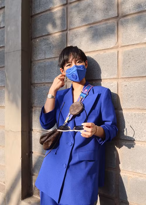 Khánh Linh được cách ly tại nhà. Dù không có các triệu chứng của bệnh nhưng cô vẫn chủ động đi kiểm tra sức khỏe và hạn chế tiếp xúc với mọi người. Khánh Linh cam kết sẽ cách ly tại nhà trong vòng 14 ngày theo đúng quy định và hướng dẫn của cơ quan nhà nước.