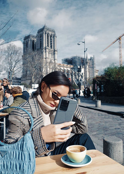 Châu Bùi có gần 2 tuần ở Italy và Pháp để tham dự Milan Fashion Week và Paris Fashion Week. Ngay khi vừa trở về TP HCM vào ngày 5/3, hot girl được đưa đến khu cách ly.