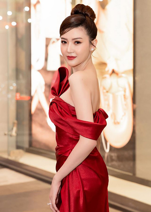 Sau khi lập gia đình, chân dài đến từ Vũng Tàu ít tham gia hoạt động nghệ thuật.