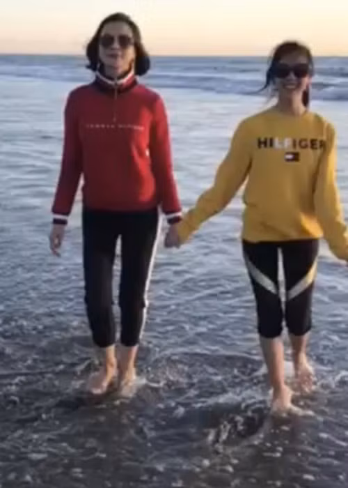 Thanh Mai thi thoảng đăng tải video hai mẹ con được quay từ xa trên trang cá nhân.