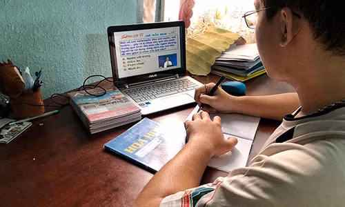 TP HCM: Cac truong phai trien khai day hoc truc tuyen