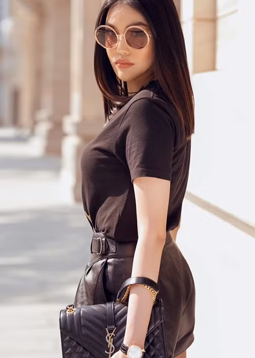 Chân dài sinh năm 1992 luôn xuất hiện với vẻ ngoài vô cùng trẻ trung, năng động.