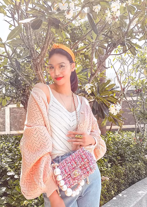 Trong cuộc phỏng vấn trên Vnexpress đầu năm 2020, Lan Khuê chia sẻ, cô có sự nghiệp riêng và cho rằng việc không phụ thuộc nhau về tài chính là cách giữ hạnh phúc gia đình.