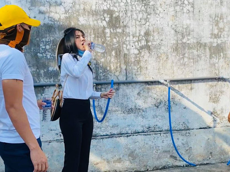 Thủy Tiên cho biết thêm, cô đặt hàng trước 18 máy lọc trị giá 9 tỷ.